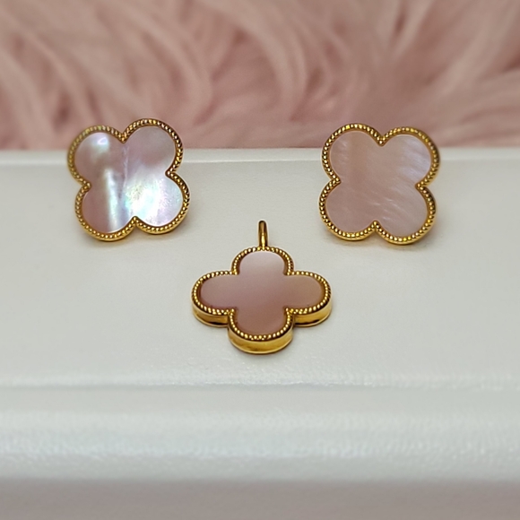 Set of Clover Earrings and Pendant only, Mother of Pearl Pinkish Tone 18K - Picture 3 of 14